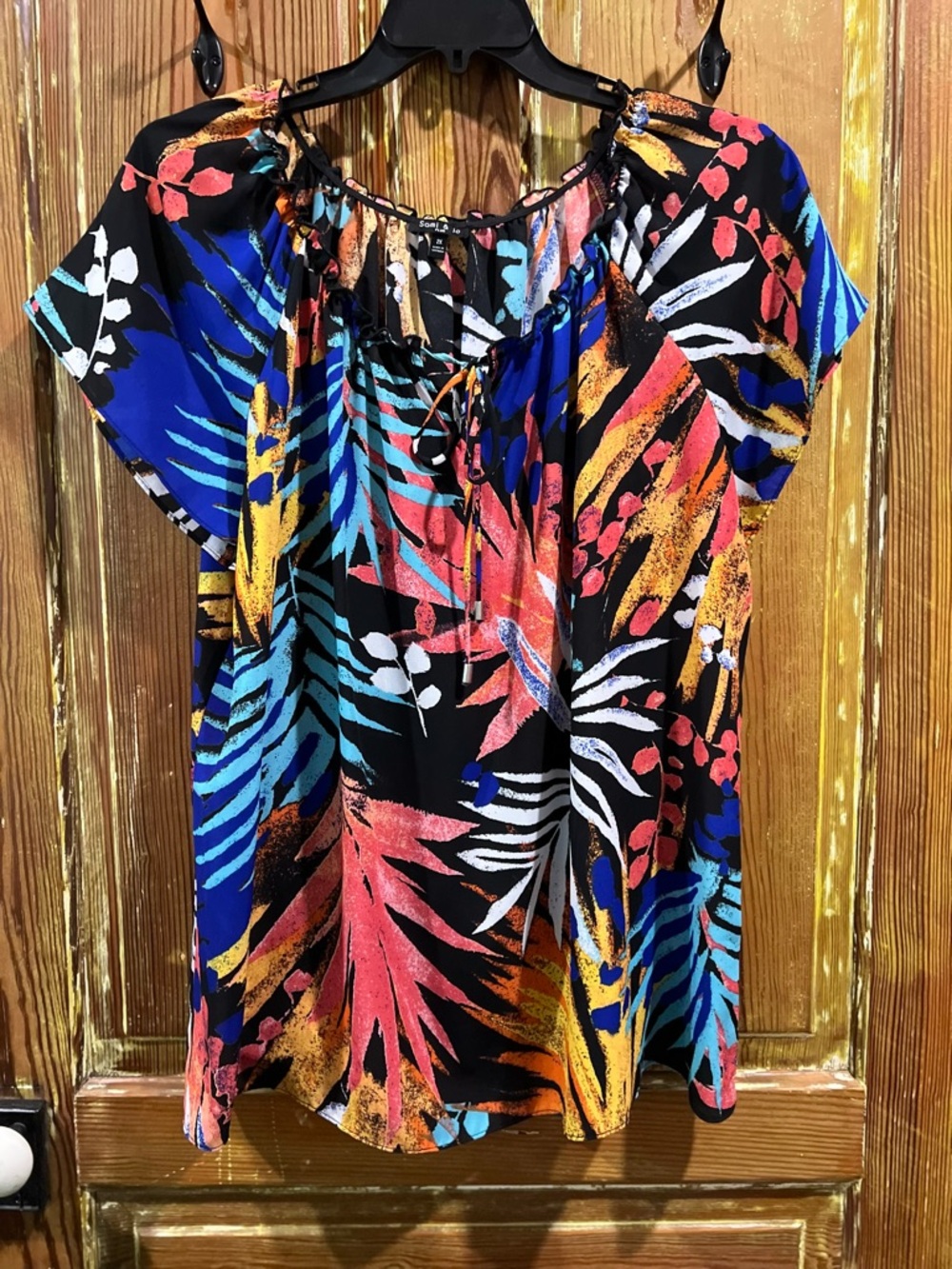 Sami & Jo Black Tropical Tie-Neck Short Sleeve Blouse
